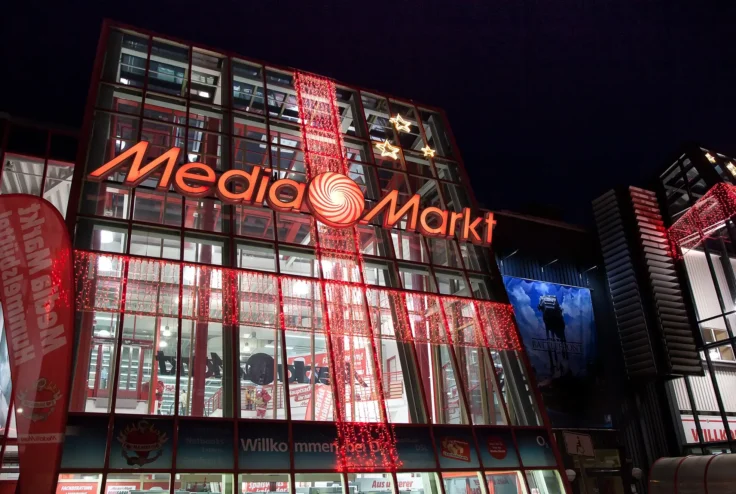 Professionelle Weihnachtsdeko für das Unternehmen Media Markt in Hamburg Langenhorn