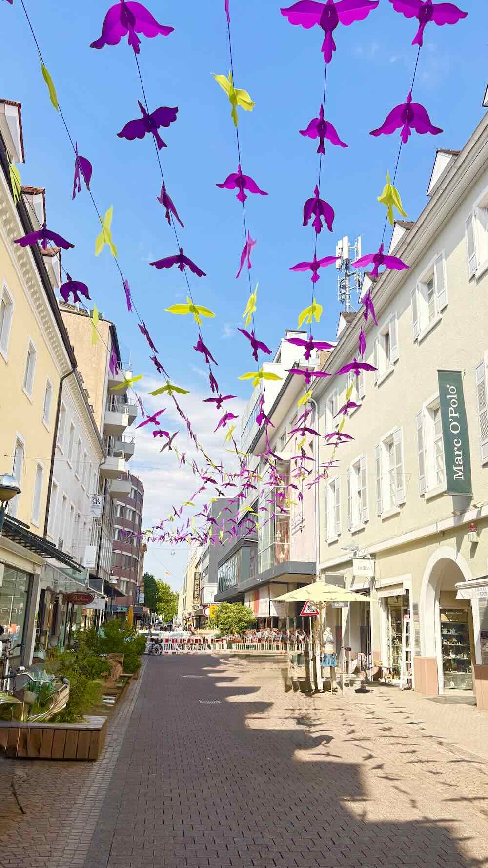 Sommerdekoration für Einkaufsstraße der Kommune Karlsruhe