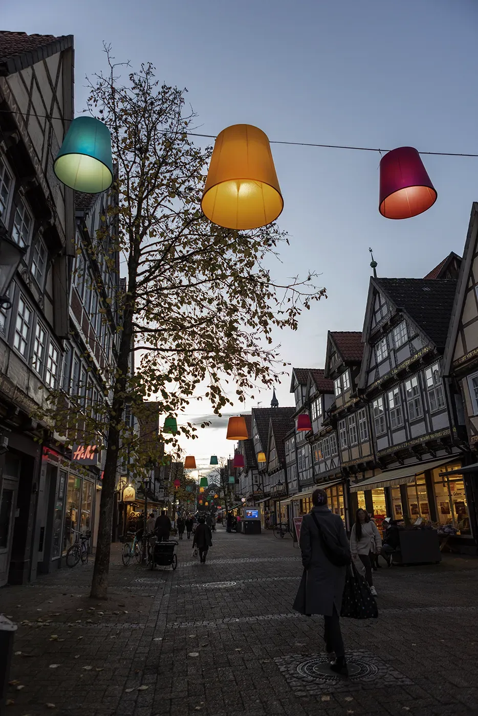 saisonale dekoration mit xxl lampenschirme in Celle