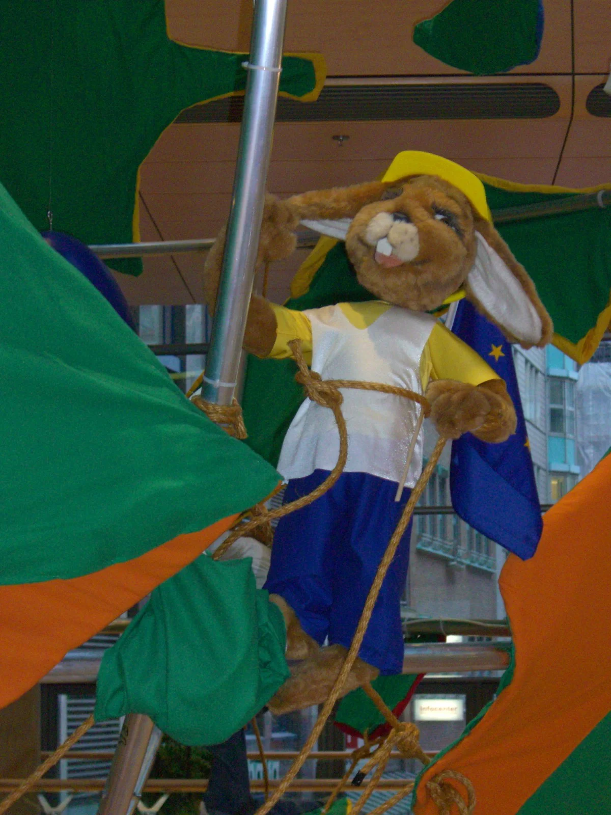 Deko zu Ostern für Einkaufszentrum europa passage