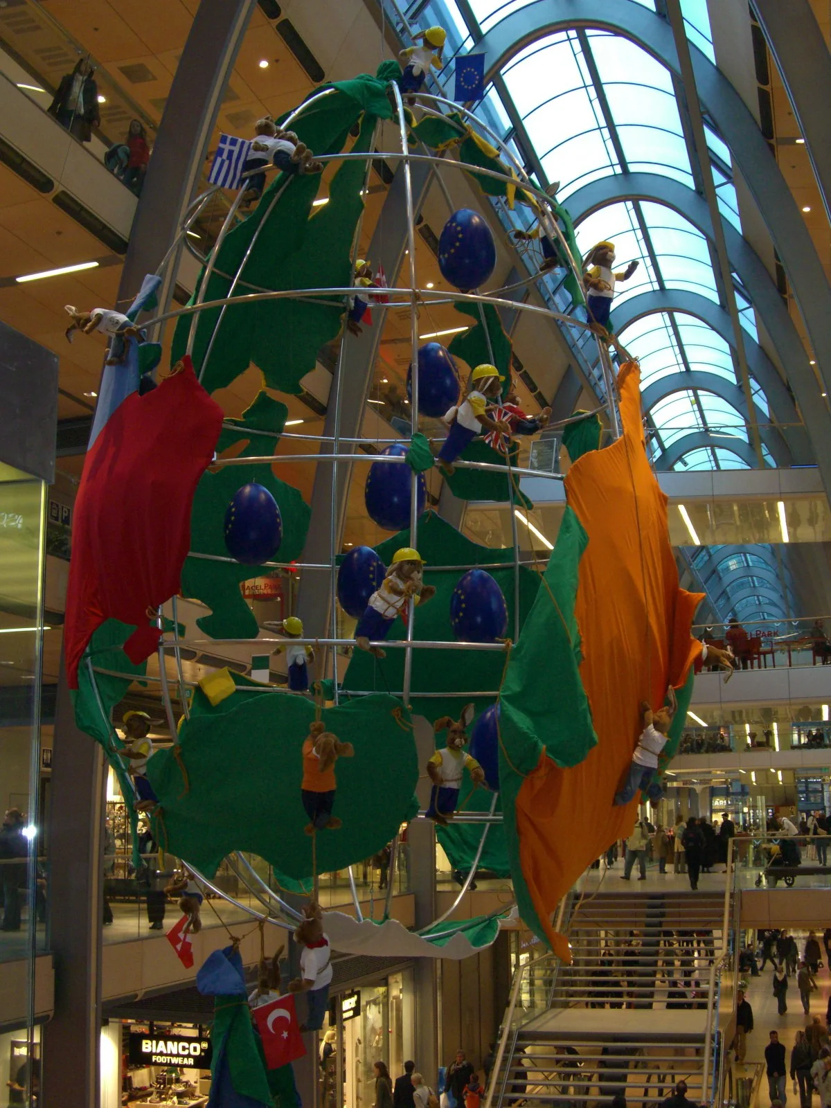 Deko zu Ostern für Einkaufszentrum europa passage