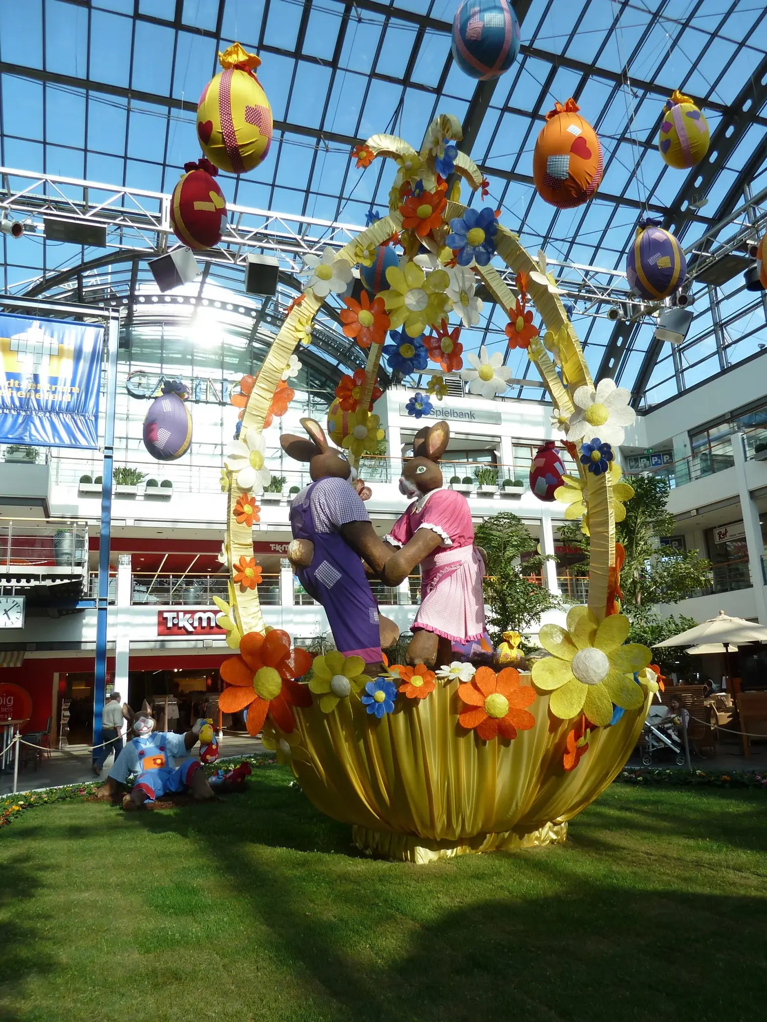 Deko zu Ostern für Einkaufszentrum Schenefeld