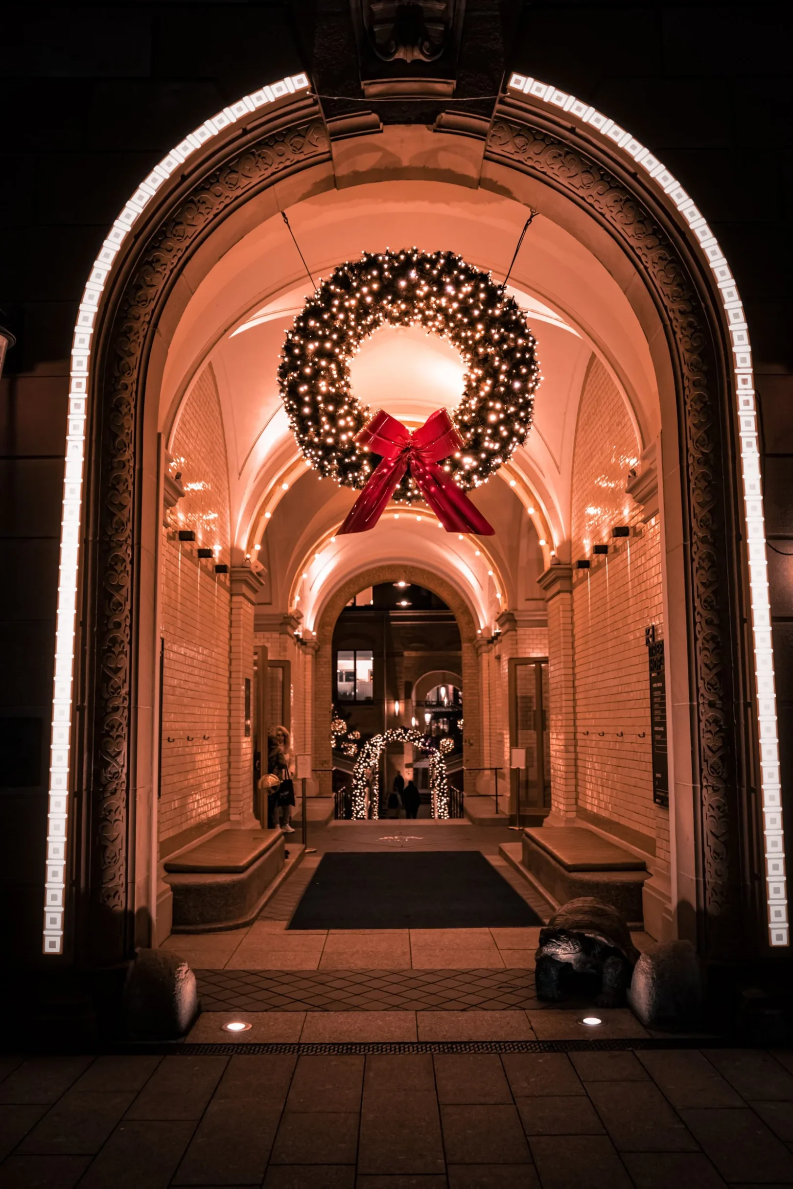 Die Schmücker, professionelle Weihnachtsbeleuchtung für außen im Hotel Tortue, Hamburg