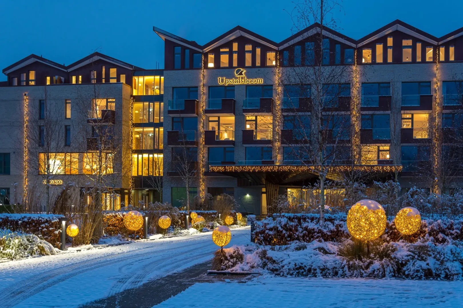 Die Schmücker, professionelle Weihnachtsbeleuchtung für Hotel Upstalsboom Wyk auf Föhr