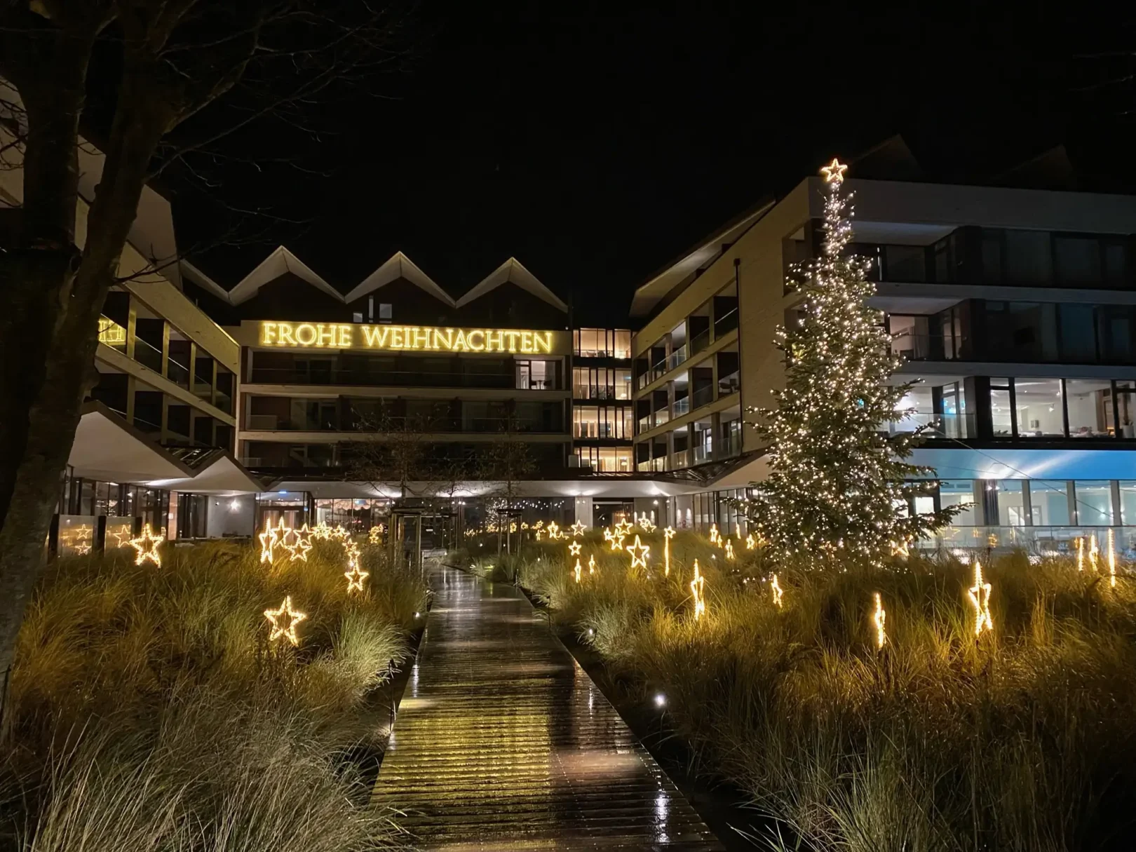 Die Schmücker, professionelle Weihnachtsbeleuchtung für Hotel Upstalsboom Wyk auf Föhr