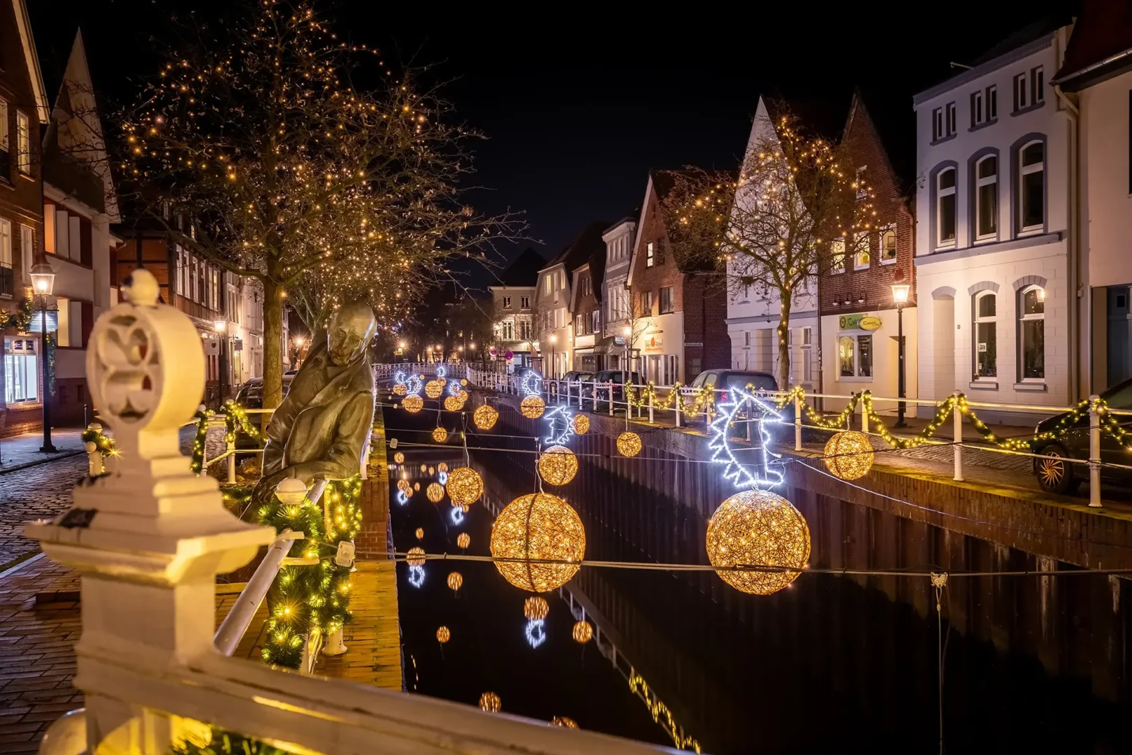 Professionelle Weihnachtsbeleuchtung und Weihnachtsdeko für die Innenstadt von Buxtehude