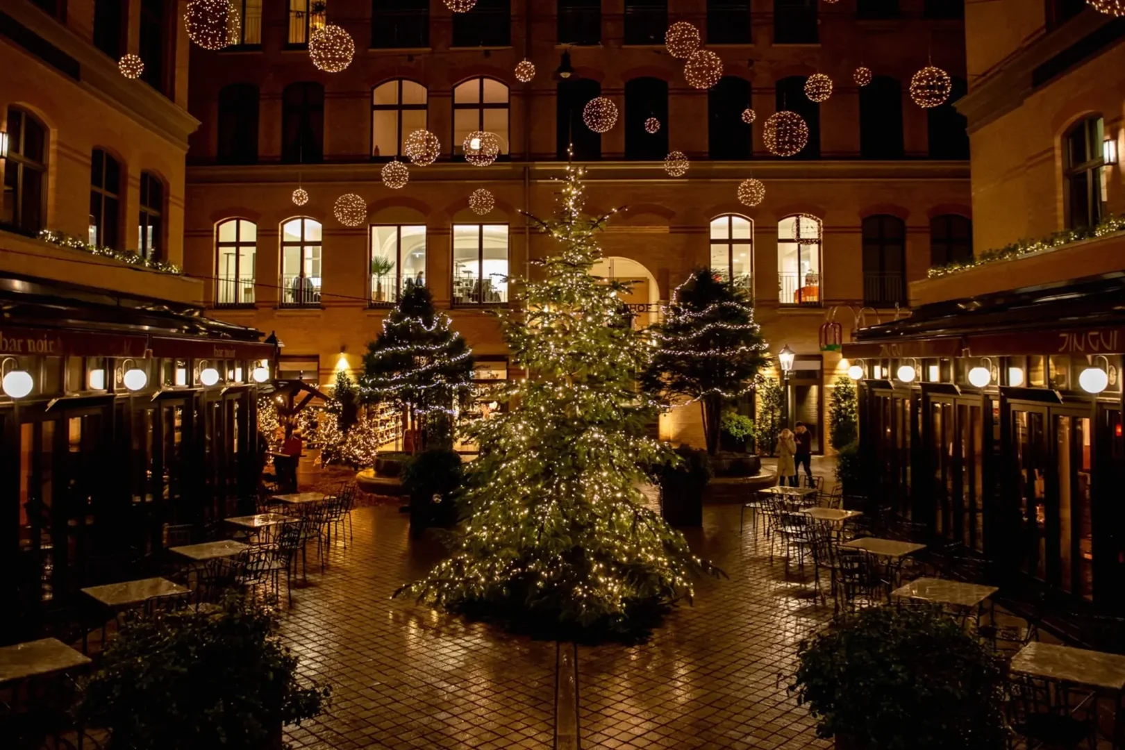 Die Schmücker, professionelle Weihnachtsbeleuchtung für Hotel Tortue, Hamburg