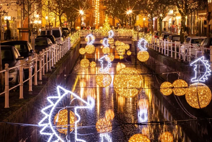 Die Schmücker, professionelle Weihnachtsbeleuchtung Stadt Buxtehude mit nachhaltigen Organic Kugeln, Niedersachsen