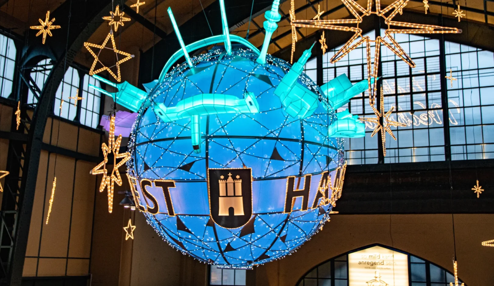 Weihnachtsbeleuchtung für die Wandelhalle im Hauptbahnhof Hamburg