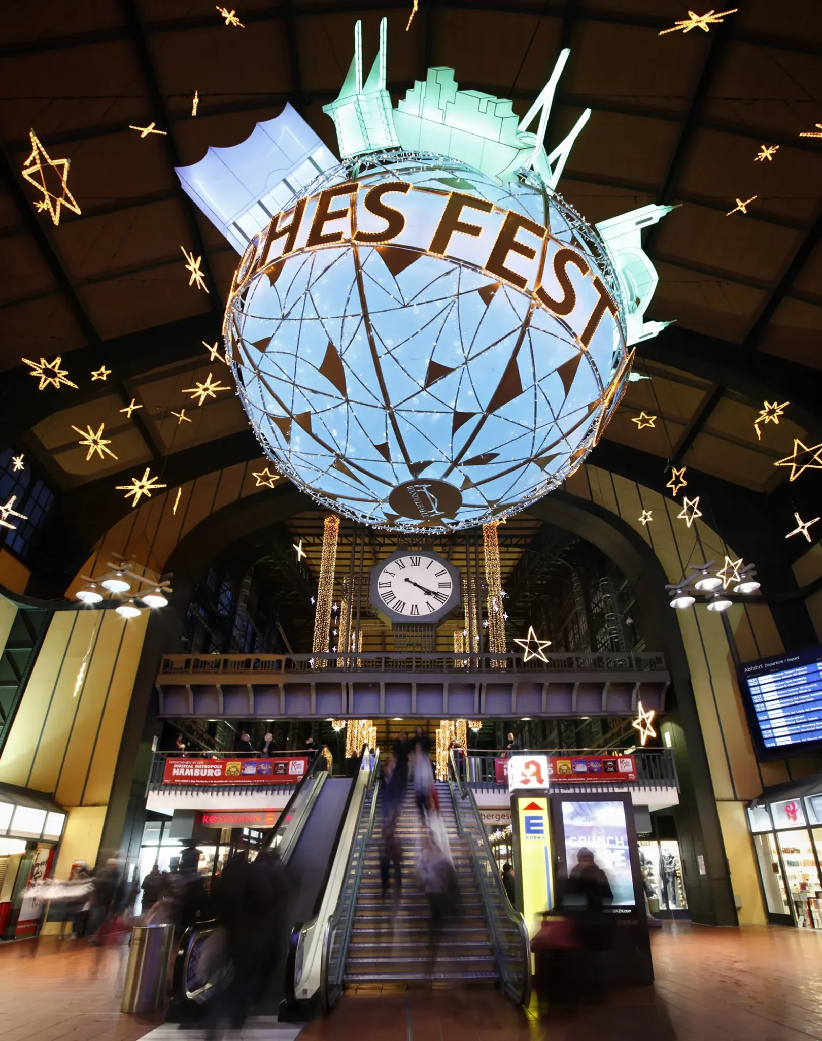 Weihnachtsbeleuchtung für die Wandelhalle im Hauptbahnhof Hamburg