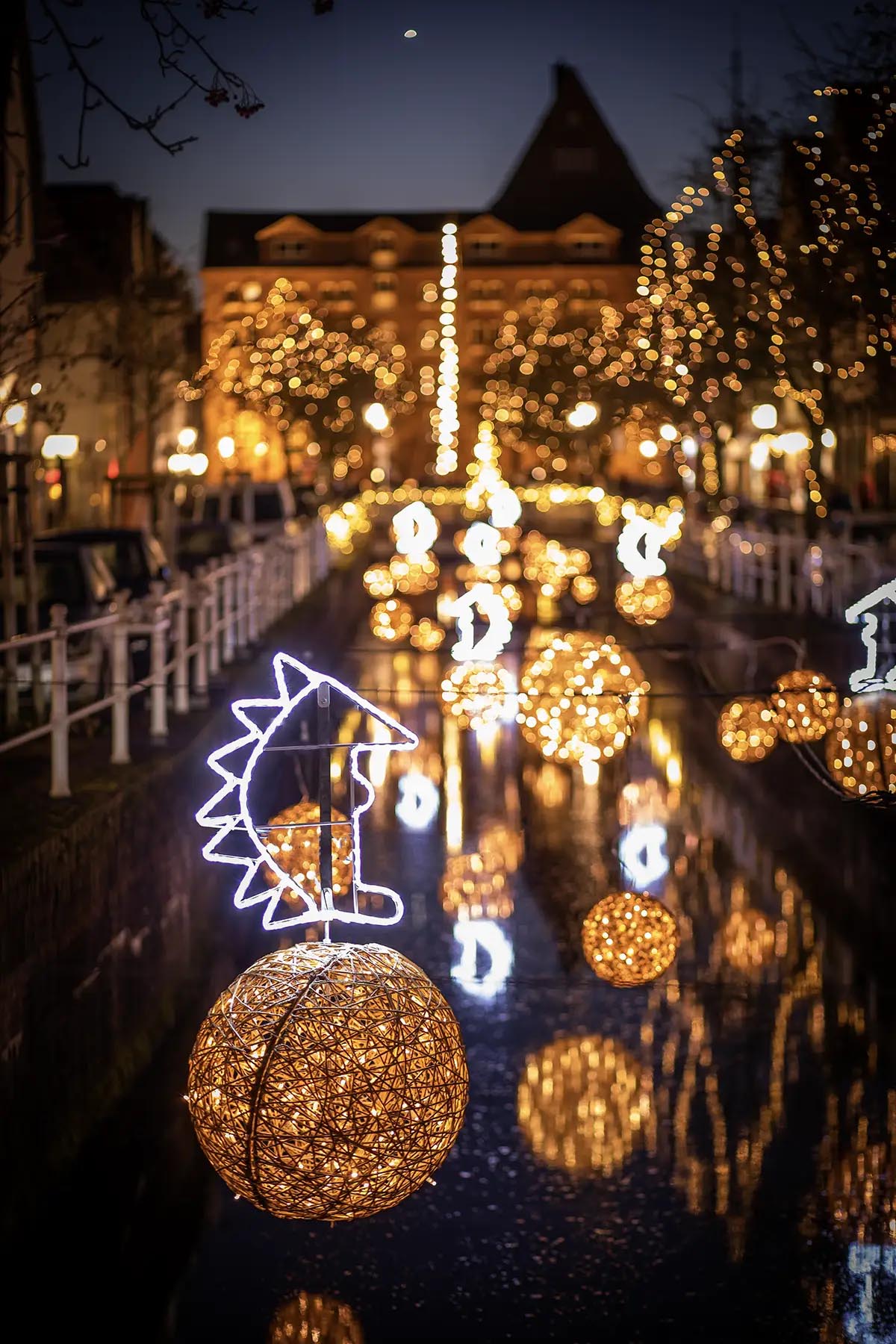 Die Schmücker, professionelle Weihnachtsbeleuchtung Stadt Buxtehude mit nachhaltigen Organic Kugeln, Niedersachsen