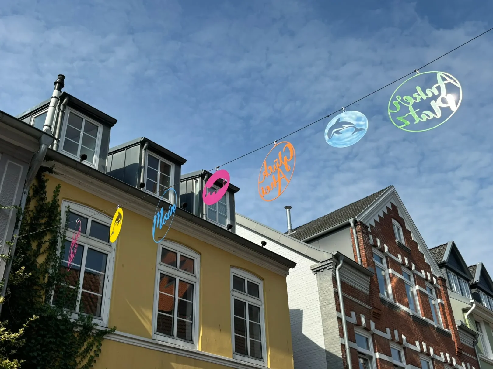 Die Schmücker, saisonale maritime professionelle Dekoration in der Altstadt Eckernförde, Schleswig-Holstein