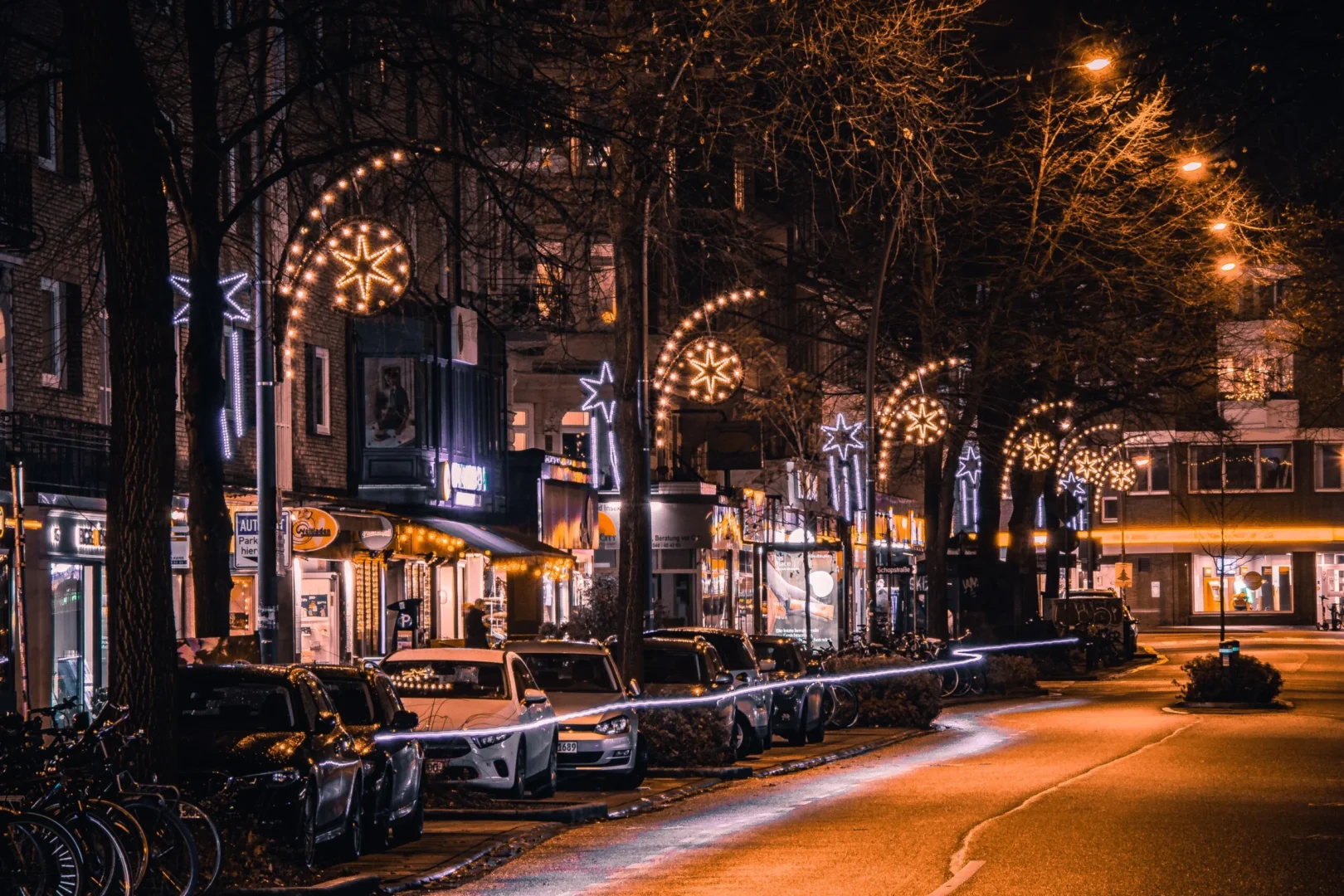 Weihnachtsbeleuchtung für Straßenlaternen in der Osterstrasse in Hamburg