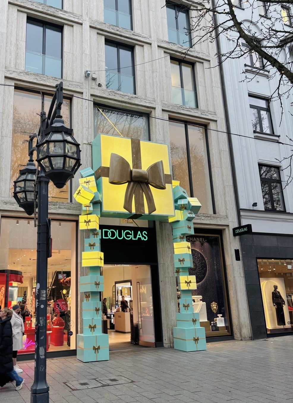 Weihnachtsbeleuchtung Douglas Düsseldorf Schmücker