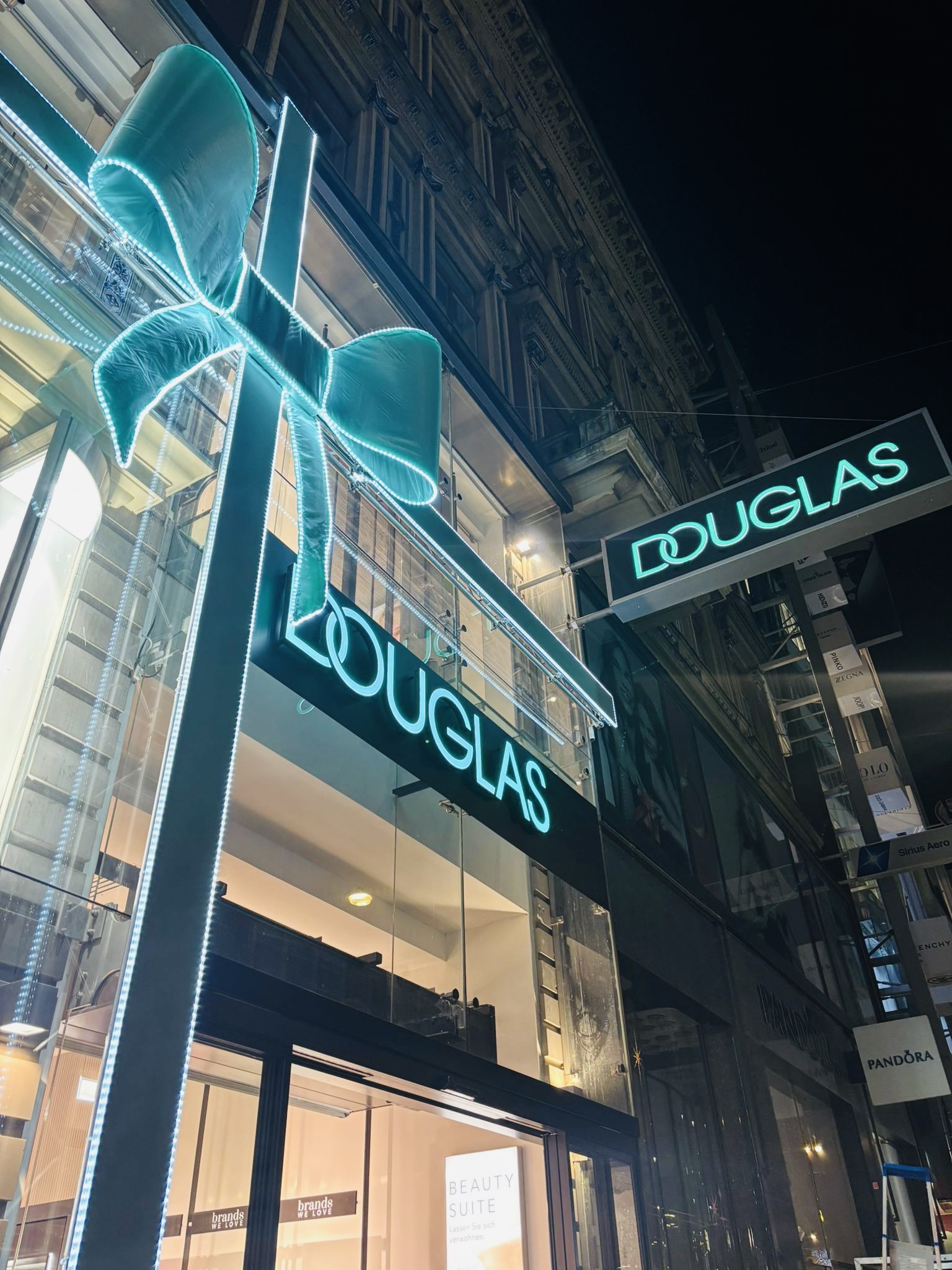 Weihnachtsbeleuchtung Douglas Wien