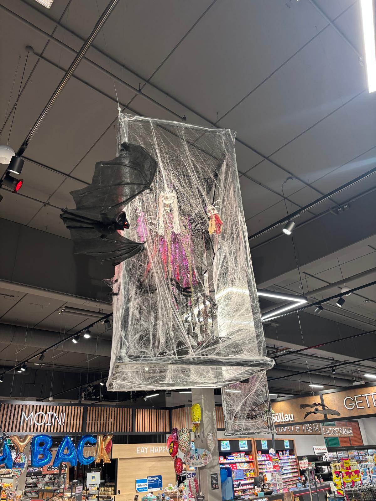 Edeka Edeka Süllau in Lübeck halloween